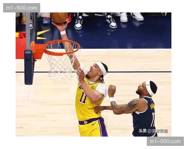 湖人雷迪克延续斯马特肯纳德后场，八村垒詹姆斯艾顿组三线